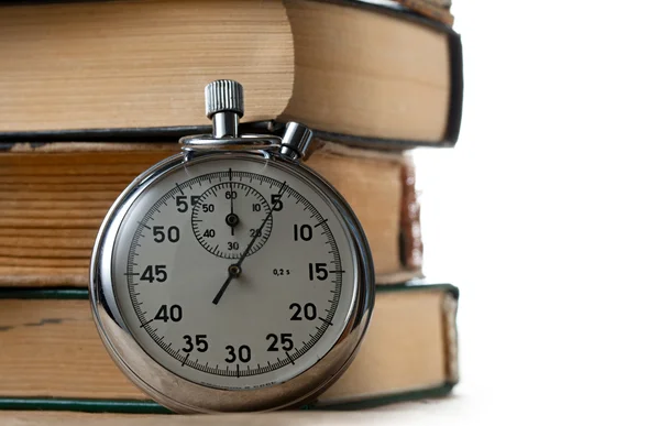 Oude boeken en stopwatch — Stockfoto