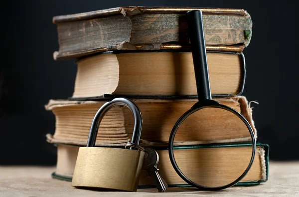 Old books with keylock — Stock Photo, Image