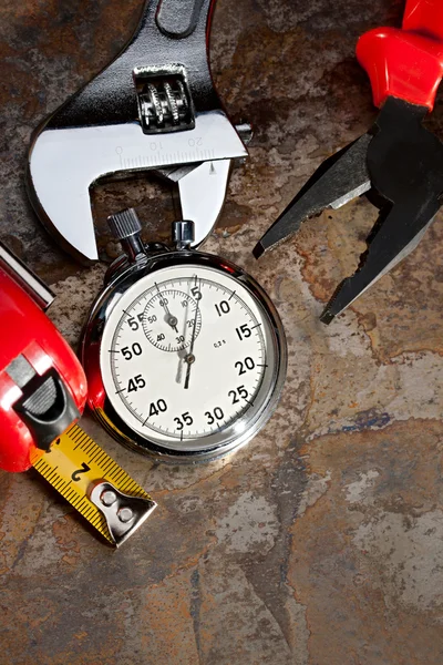 Κλειδί, πένσα και χρονόμετρο — Φωτογραφία Αρχείου