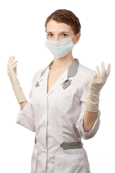 Медсестра в стерильных перчатках и медицинской маске — стоковое фото