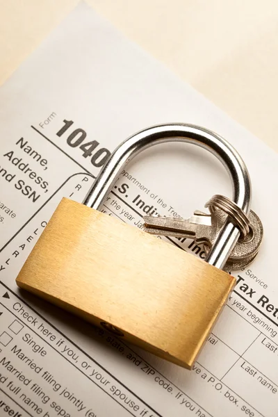 Tax form and key lock — Stock Photo, Image