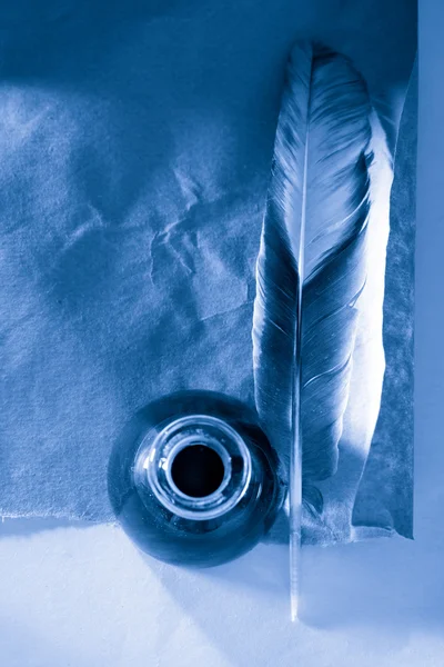 Feather and ink bottle — Stock Photo, Image