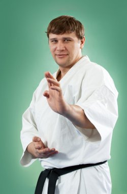 kimono içinde karate ustası