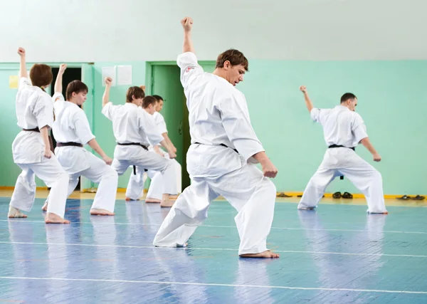 stock image Master karate gives a lesson to his pupils