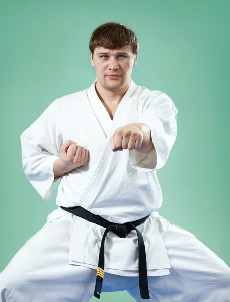 Karate mistrz w kimono — Zdjęcie stockowe