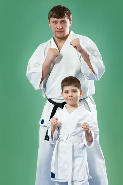 Karate-Meister mit seinem jungen Studenten — Stockfoto