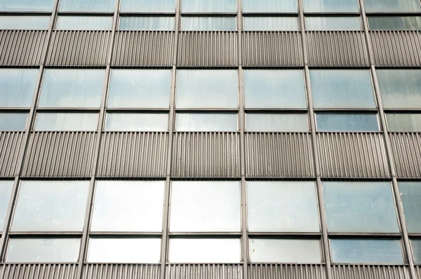 Moderne Architektur mit Fenstern. — Stockfoto