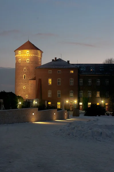 Wawel kasteel bij zonsondergang in de winter. — Stockfoto