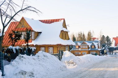 dağlarda kış yayla kulübeleri.