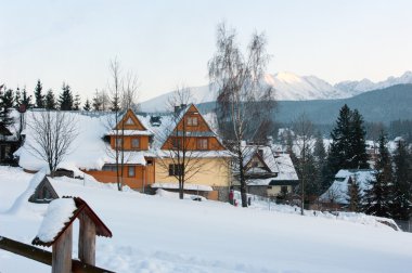 dağlarda kış yayla kulübeleri.