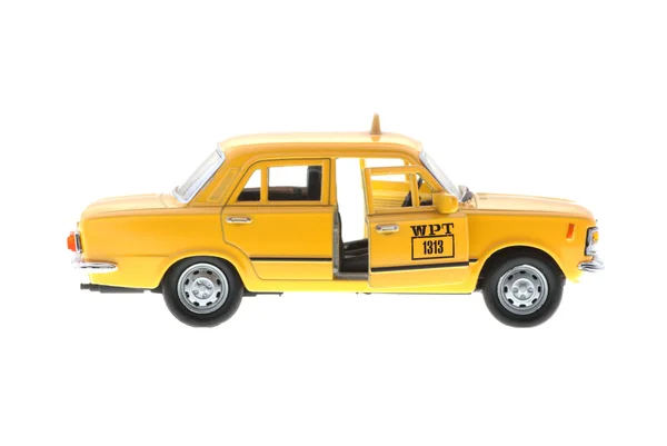 Το κίτρινο ταξί παλιά fiat 125p με την πόρτα ανοιχτή. — Φωτογραφία Αρχείου