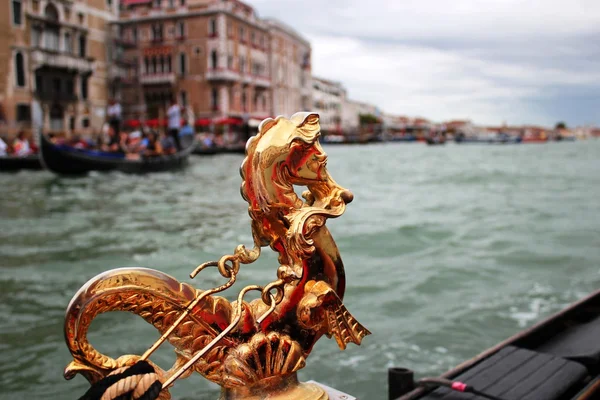 Gyllene skate i Venedig — Stockfoto