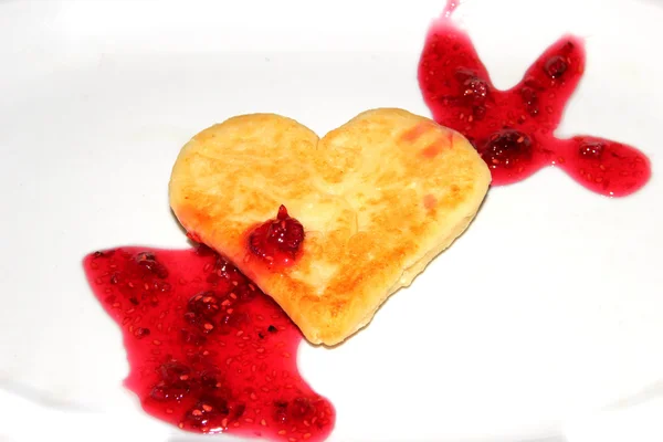 stock image Cheese pancakes in form hearts Love