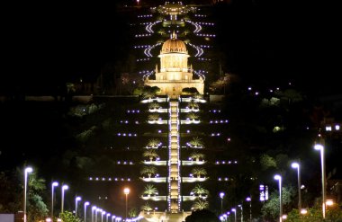 Bahai Tapınağı ve gece Bahçesi