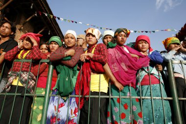 Genç Nepalce kadınlar