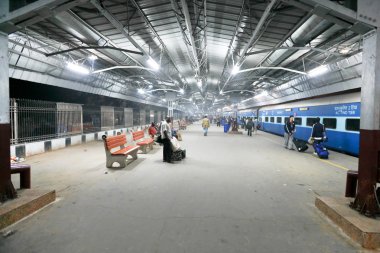 Delhi train station interior clipart