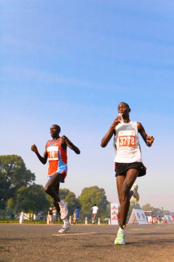 iki maraton koşucu
