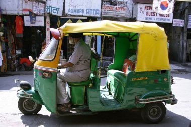 Sih sürücü yolcu, yeni delhi, Hindistan için bekliyor