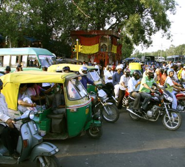 trafik lambası, delhi, Hindistan bekleyen yolcular