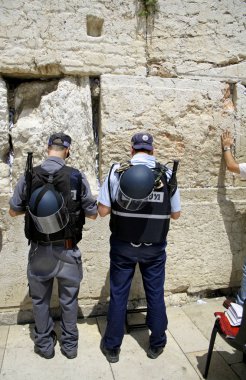 Polis memurları ağlama batı duvarı, Kudüs, İsrail için dua