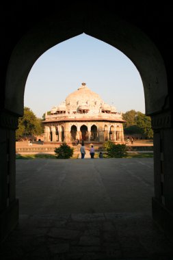 Temple exterior thru arch. clipart