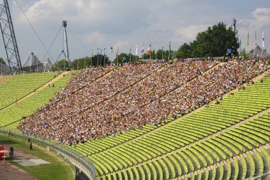 stadyum kalabalık