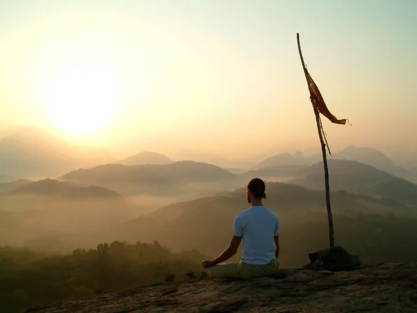 Meditatie bij zonsopgang — Stockfoto