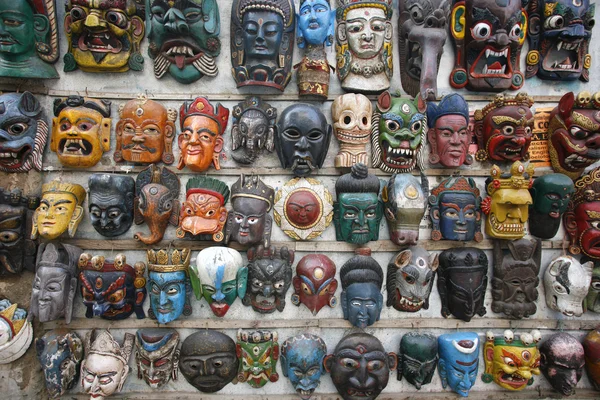 Máscaras na parede no nepal — Fotografia de Stock