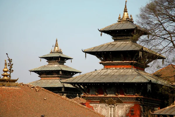 Två pagoder towers i durbar square i sepia, Katmandu, nepal — Stockfoto