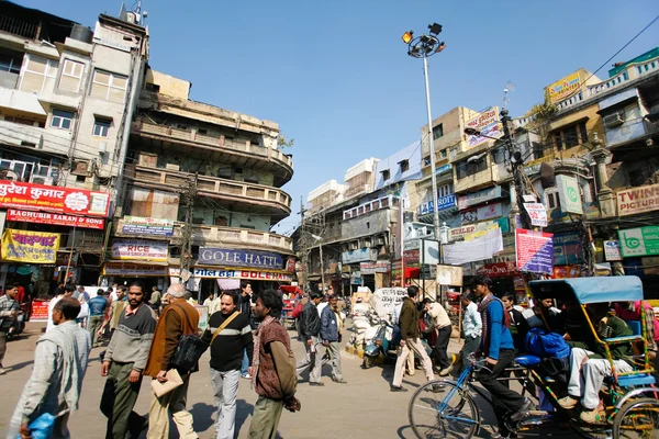 Drukke stad straat in delhi, india — Stockfoto