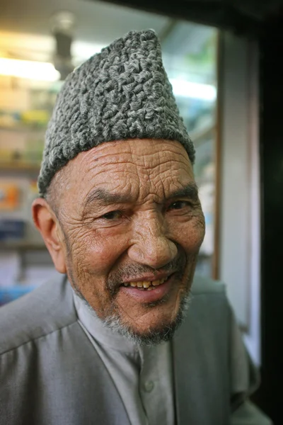 Old man on the street, delhi, india — Stock Photo, Image