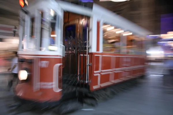 Staré červené tramvaje v taksim, istanbul, Turecko — Stock fotografie