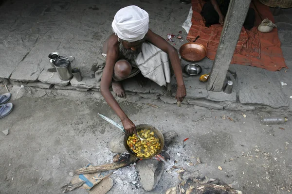Sadhu pişirme — Stok fotoğraf