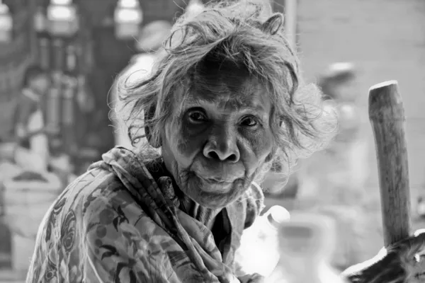 Eighty year-old begging woman — Stock Photo, Image