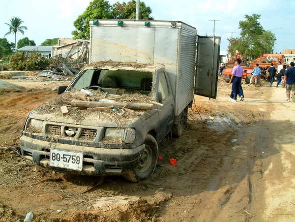 Pick-up dopo lo tsunami a Khao Lak, Thailandia — Foto Stock