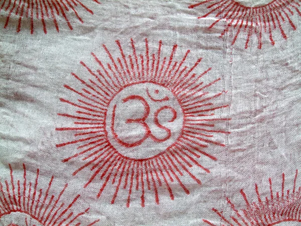 印度围巾布上 om 设计 — 图库照片