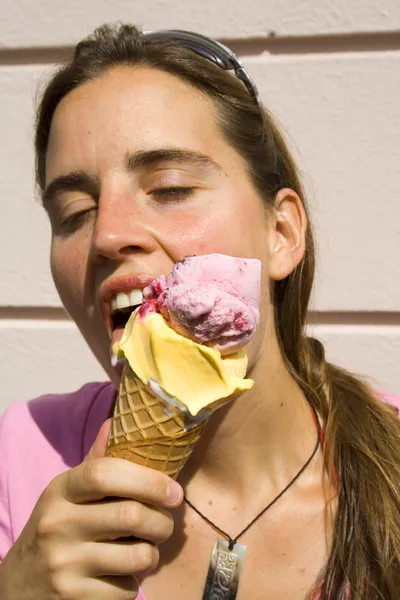 Ice cream eyes closed — Stock Photo, Image