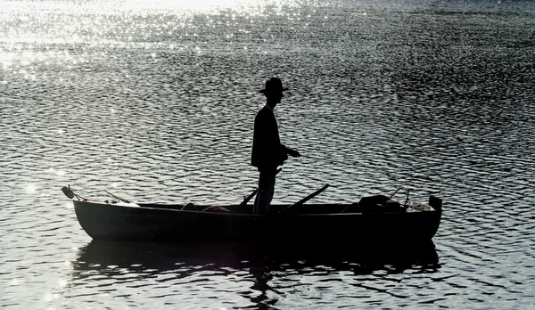 釣りの男性のシルエット — ストック写真