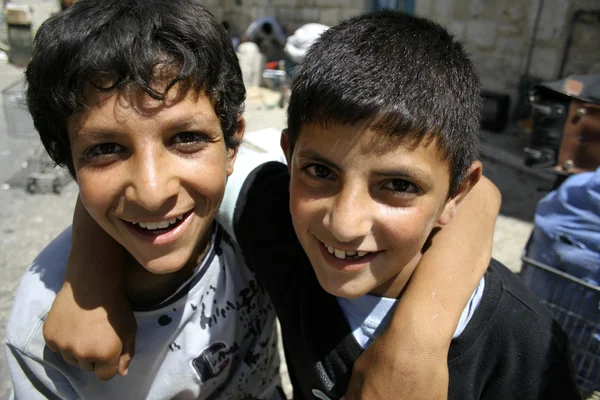 两名巴勒斯坦男孩玩 — 图库照片