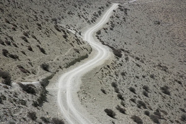 Sinuosa pista de tierra en el circuito de Annapuran —  Fotos de Stock