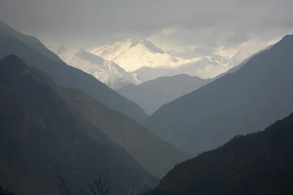 Mountain valley silhouette, himalayas, annapurna, nepal — Stock Photo, Image