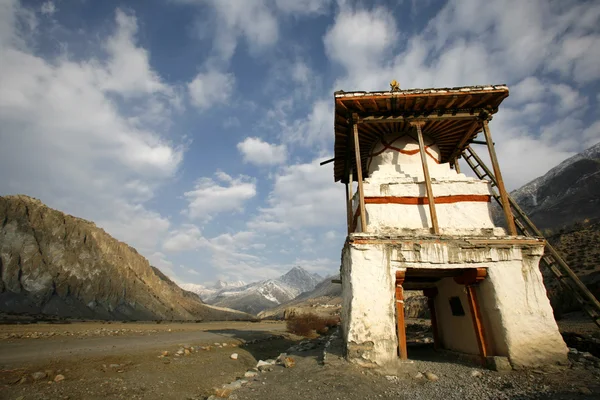 Santuario tibetano sul circuito di annapurna, nepal — Foto Stock