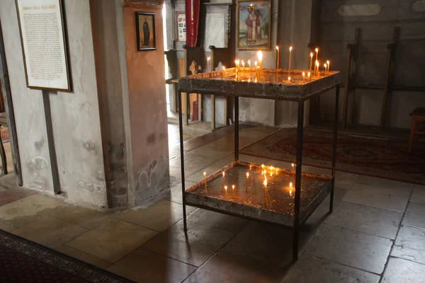 Kaarsen in kerk — Stockfoto