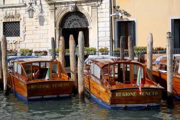Taxiboote, Venedig, Italien — Stockfoto