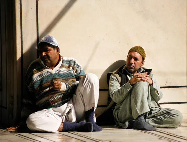 Musulmanes rezando hombres —  Fotos de Stock