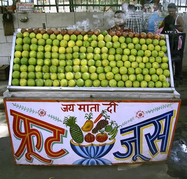 Mobila juice stall på street, delhi, Indien — Stockfoto