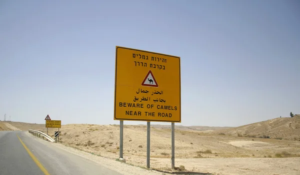 Panneau de signalisation dans le désert de Sede Boker, Israël — Photo
