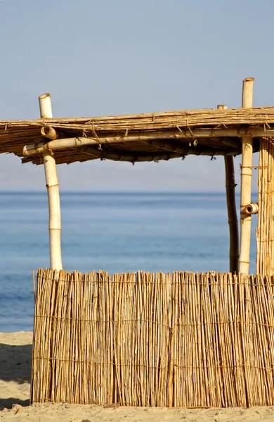 Καλάμι καλύβα στην παραλία, κόκκινη θάλασσα, Σινά, egypt — Φωτογραφία Αρχείου
