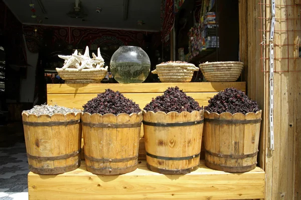 在本地市场上在埃及西奈半岛红海地区，达哈卜草药 — 图库照片
