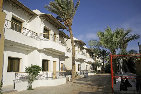 Отель с водолазным снаряжением в дамбе, Красном море, Синае, Эгипте — стоковое фото